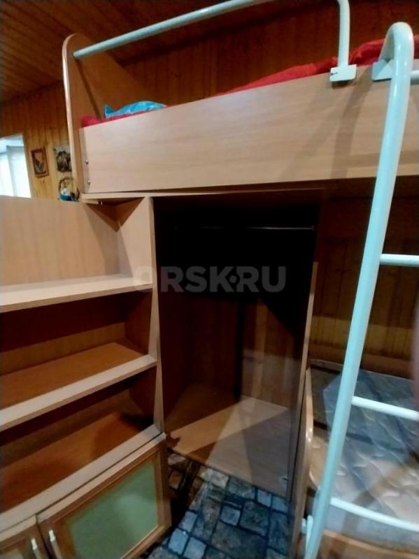 Продам детскую (подростковую) двухъярусную кровать со встроенным шкафом и ящиками для белья или одеж - Орск
