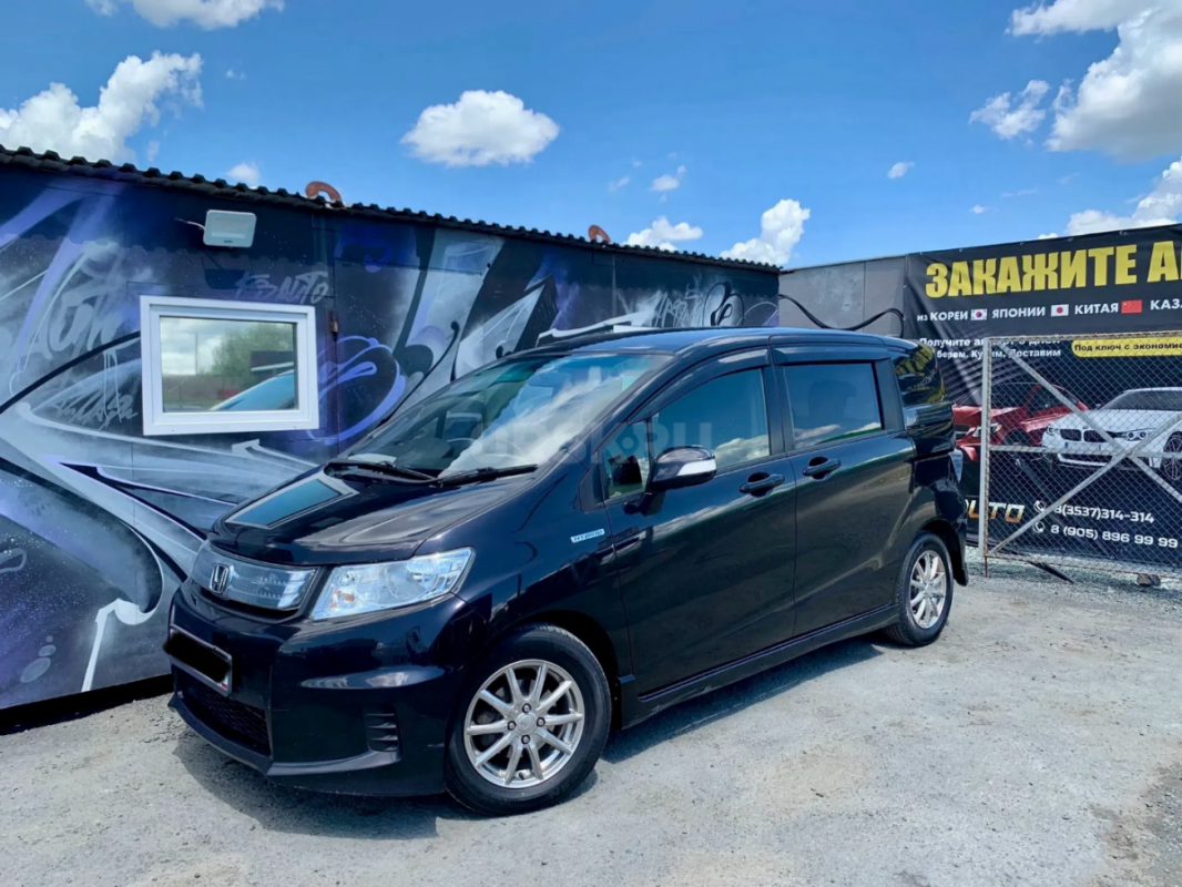 В продаже Honda Freed SPIKE (HYBRID) 2012 года выпуска. - Орск