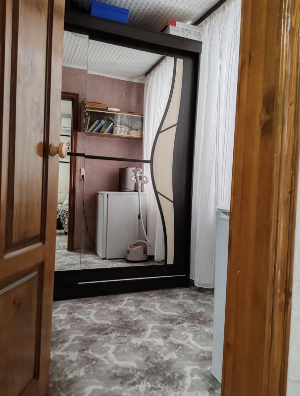 Продам 3- комнатную квартиру ( маломерка)  в спальном районе, рядом со школой 17. - Новотроицк