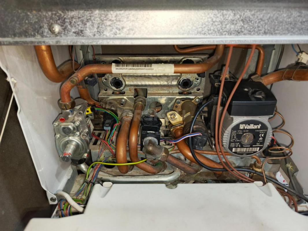 Продам на запчасти: Котёл Vaillant turbo TEC pro VUW INT 242/3-3 (б/у, 2006г.). - Орск