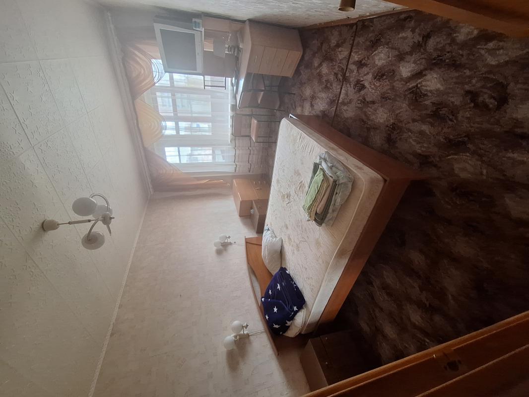 Продам, 1 собственник, 5 этаж, планировка- распашонка, балкон, пластиковые окна, пластиковые трубы, - Новотроицк
