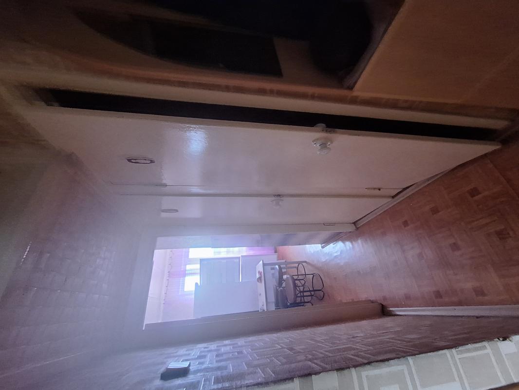 Продам, 1 собственник, 5 этаж, планировка- распашонка, балкон, пластиковые окна, пластиковые трубы, - Новотроицк