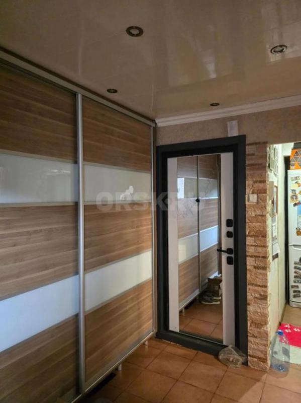 Продам 3х кв улучшенной планировки(Оставляем новым владельцам :очистительная система воды,2 кондицио - Орск