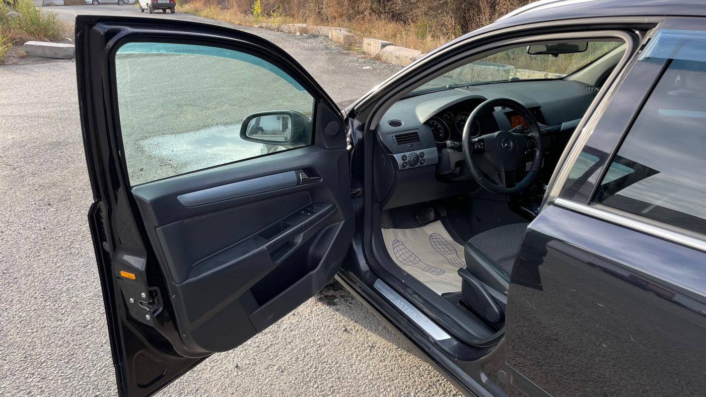 Продается Opel Astra, 2008 года

__АВТОМАТ__

ДВС 1, 8/ 140л.с.,

ГУР,

ABS,

климат- контроль,

пол - Новотроицк