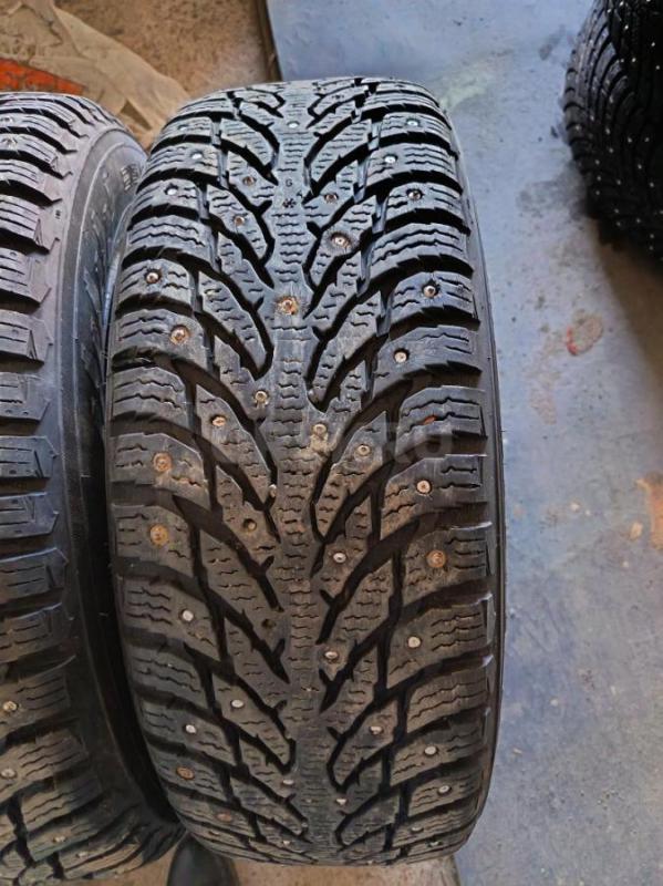 Продам две шипованные шины Нокиан хаккапелита 9, размер 215/65 R16, обе после ремонта, всё на фото. - Орск
