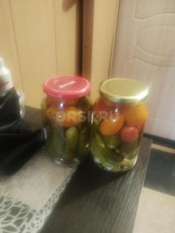 Продам консервированные огурцы, ассорти 3-х литровые банки по 300 рублей, 1 -х литровые банки по 150 - Орск