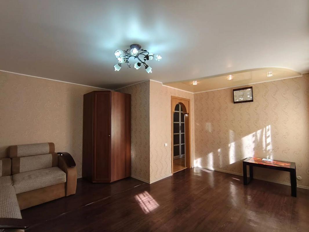 ПРОДАËТСЯ 1 - КОМНАТНАЯ КВАРТИРА, В КИРПИЧНОМ 9 - ТИ ЭТАЖНОМ ДОМЕ, НА 4 ЭТАЖЕ, В ЦЕНТРЕ УРАЛЬСКОЙ, Г - Новотроицк