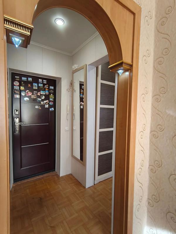 ПРОДАËТСЯ 1 - КОМНАТНАЯ КВАРТИРА, В КИРПИЧНОМ 9 - ТИ ЭТАЖНОМ ДОМЕ, НА 4 ЭТАЖЕ, В ЦЕНТРЕ УРАЛЬСКОЙ, Г - Новотроицк