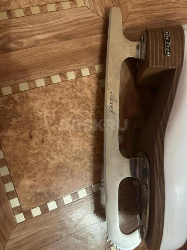 Коньки полупрофессиональные 39 размера (258 размер) в отличном состоянии, но есть заломы. - Орск