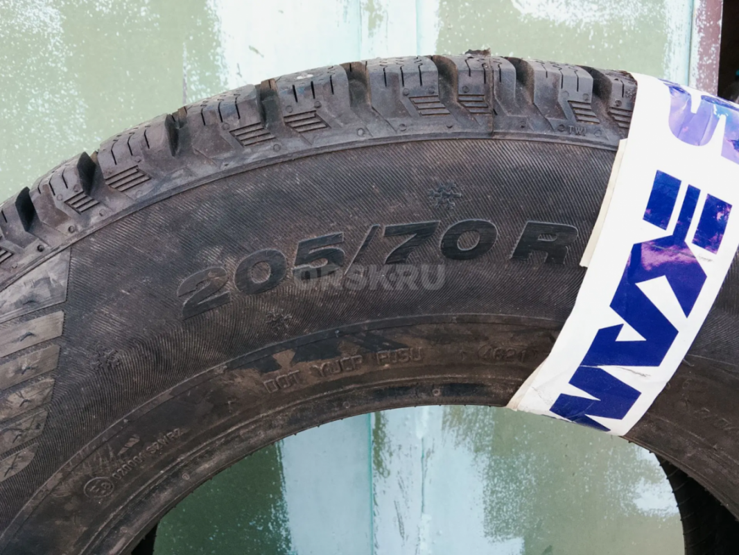 Продам шипованную резину 205/70R15 (4шт.) - Орск