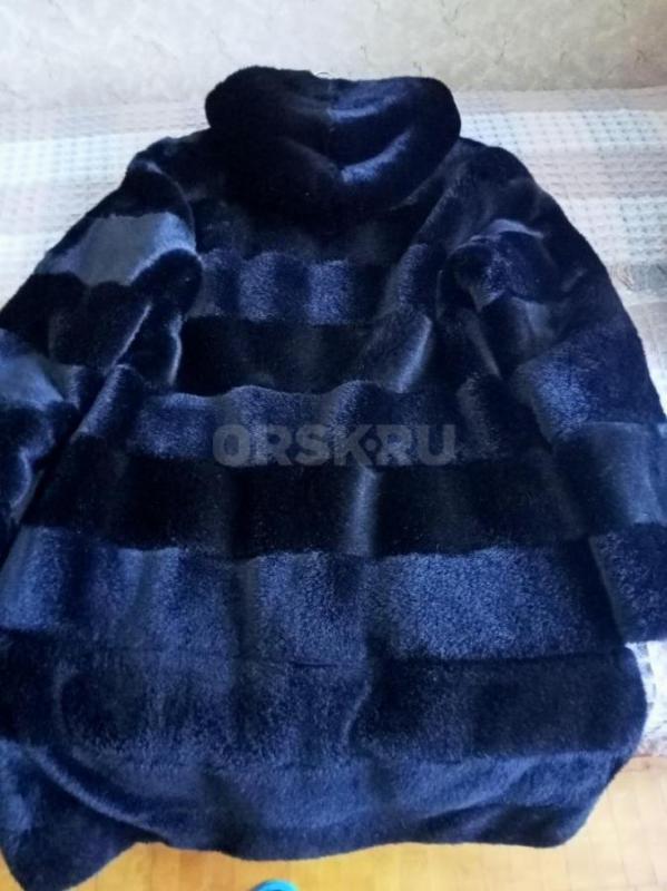 Продам шубы 48-50р черная рукава отстегиваются до четверти,низ также отстёгивается 4500р, сиреневая - Орск