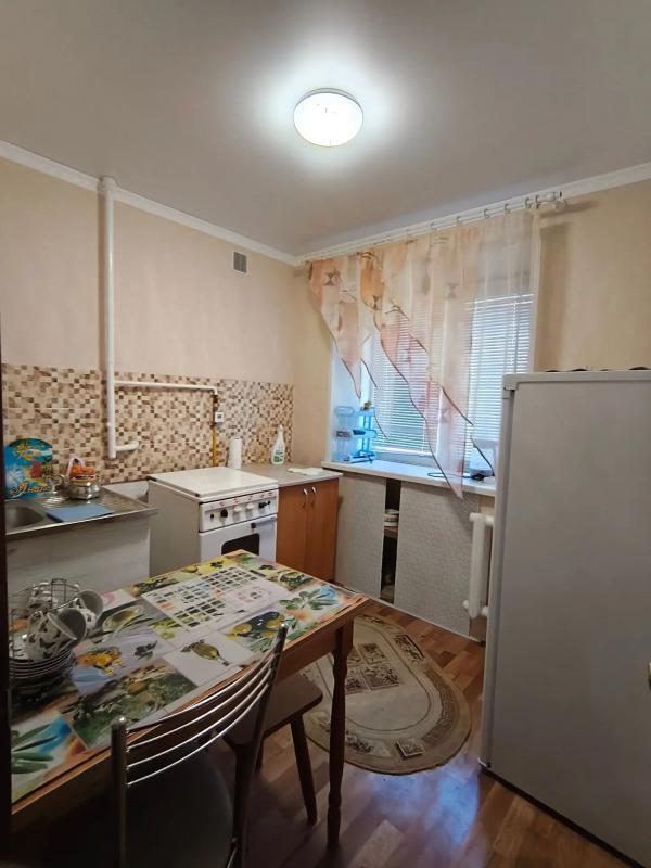 Продаëтся 1- комнатная квартира, на 2 этаже, 5-ти этажного кирпичного дома, по адресу: г. - Новотроицк