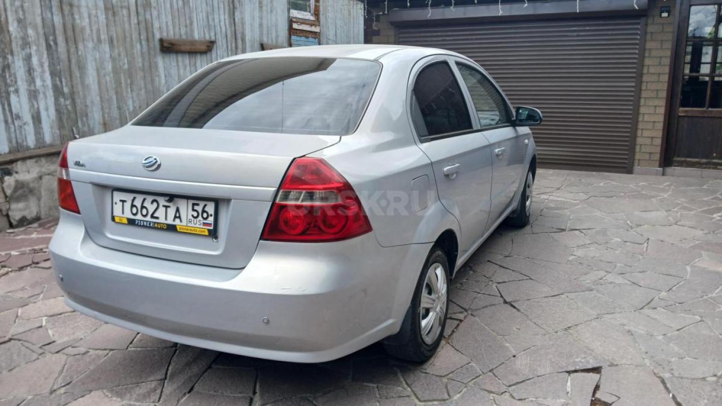 Продам авто, второй собственник, сигнализация с автозапуском, камера заднего вида, шины зимние, летн - Орск