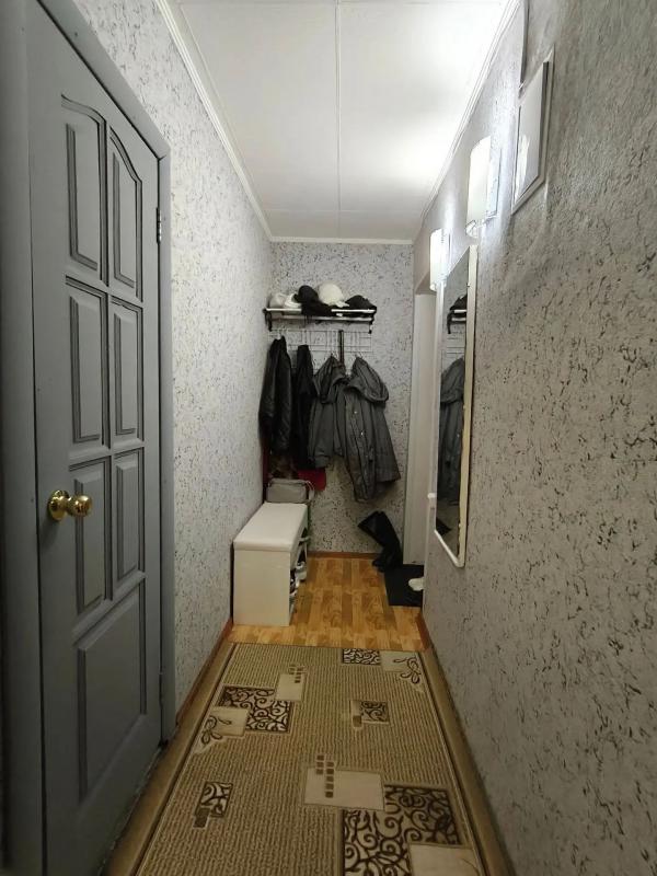 На продаже 2-х комнатная квартира, на 3 этаже, 5-ти этажного кирпичного дома, по адресу:
г. - Новотроицк