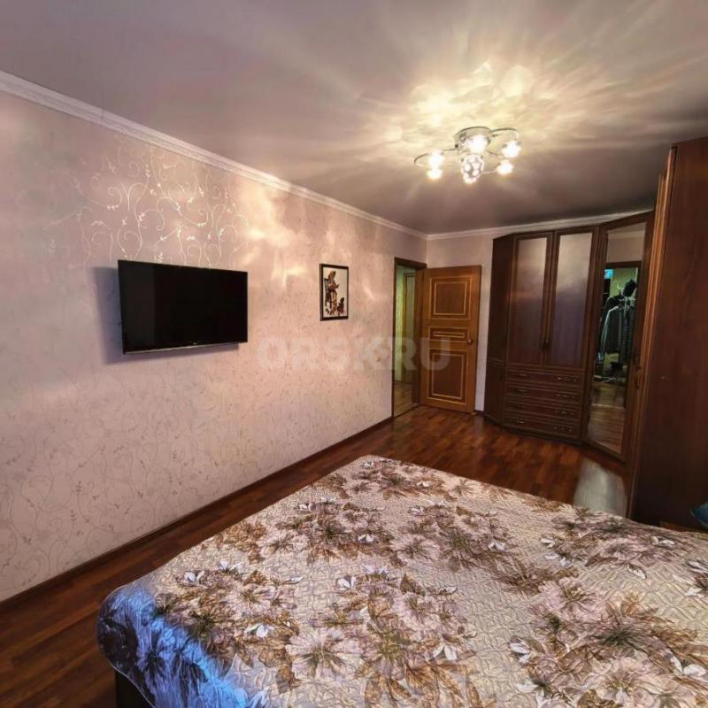 В продаже просторная 3-х комнатная квартира, расположенная на 2-м этаже пятиэтажного панельного дома - Орск